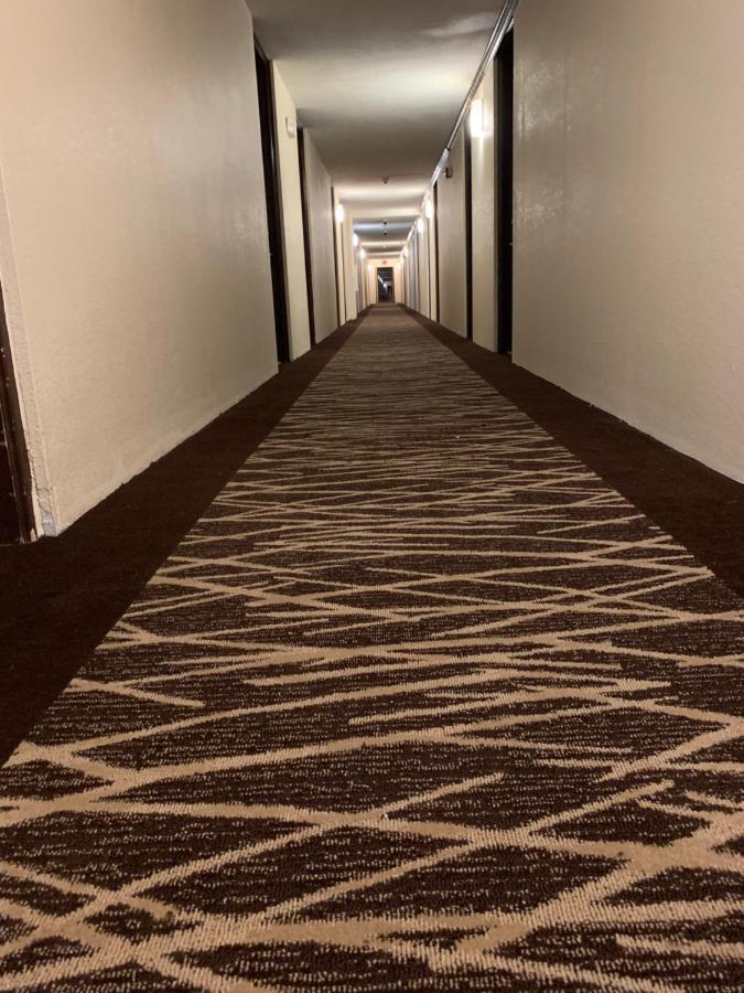 فندق ريد روف إن أتلانتا - سيكس فلاجز Lodge West المظهر الخارجي الصورة